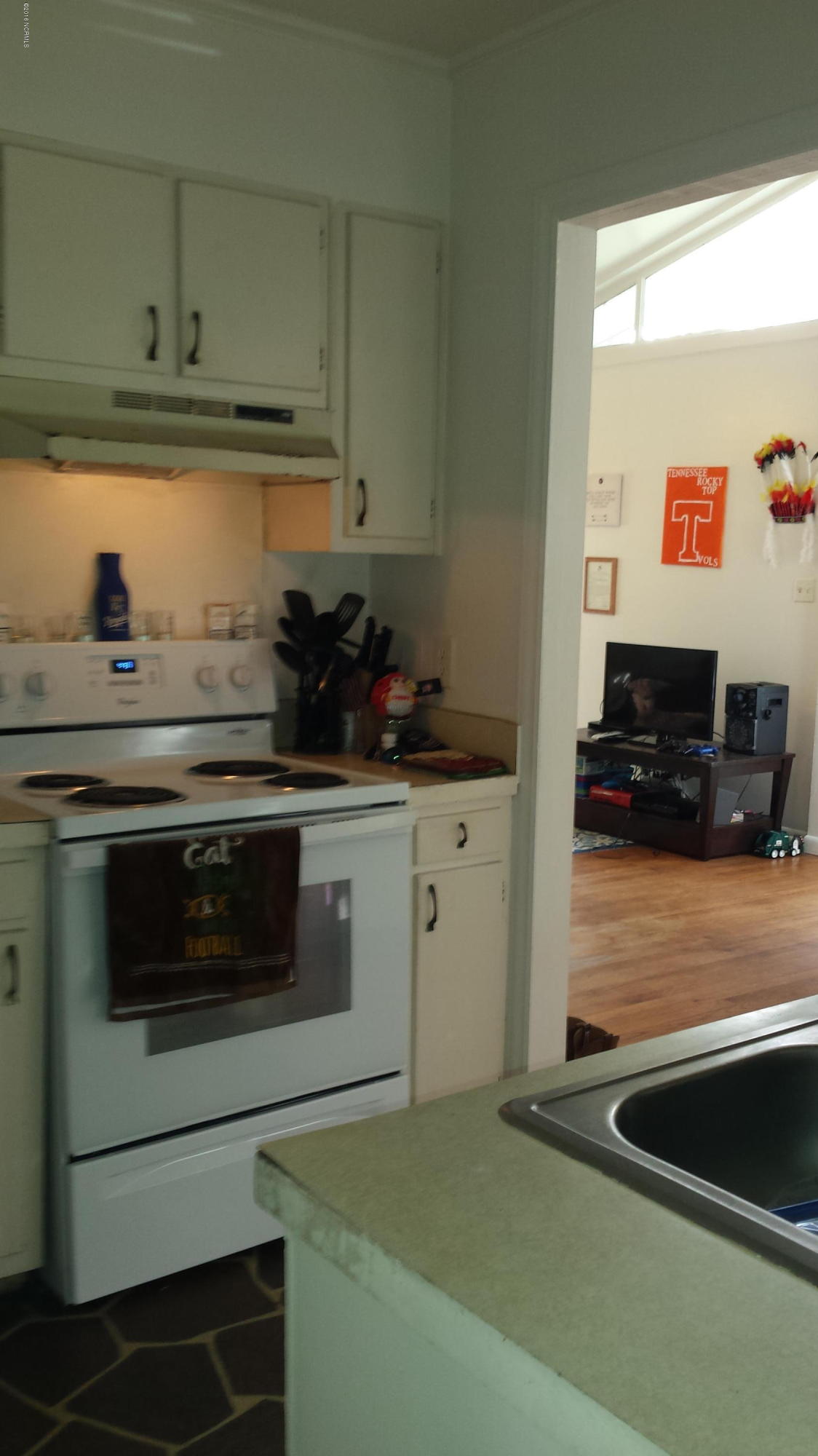 112 Cardinal Road Jacksonville, NC 28546 - Photo 6 of 23 20161027_161324
