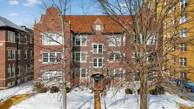 $450,000 | 6221 Northwood Avenue, Unit 2W, St. Louis, MO 63105