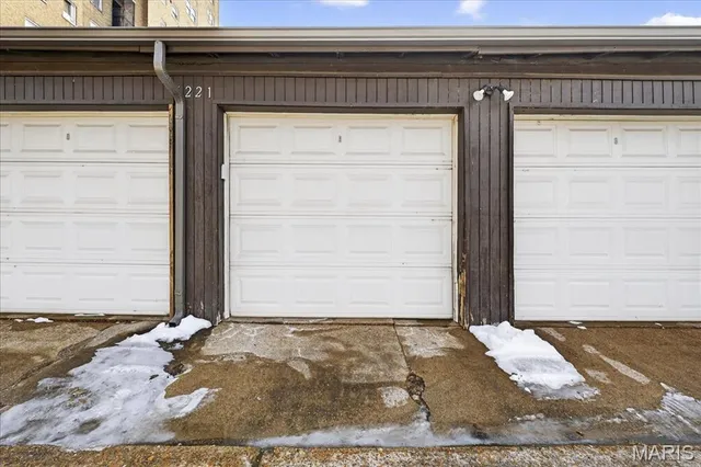 $450,000 | 6221 Northwood Avenue, Unit 2W, St. Louis, MO 63105