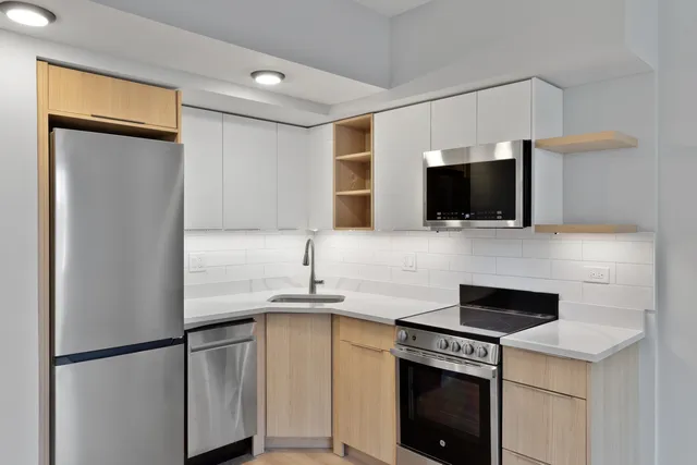 $1,209 | 1634 West Howard Street, Unit 311, Chicago, IL 60626