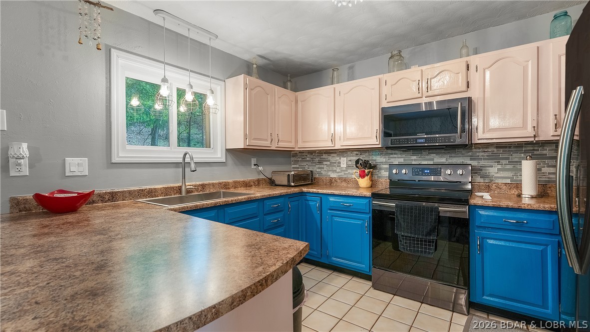 54 Sunset Road Lake Ozark, MO 65049 - Photo 7 of 37 Large kitchen