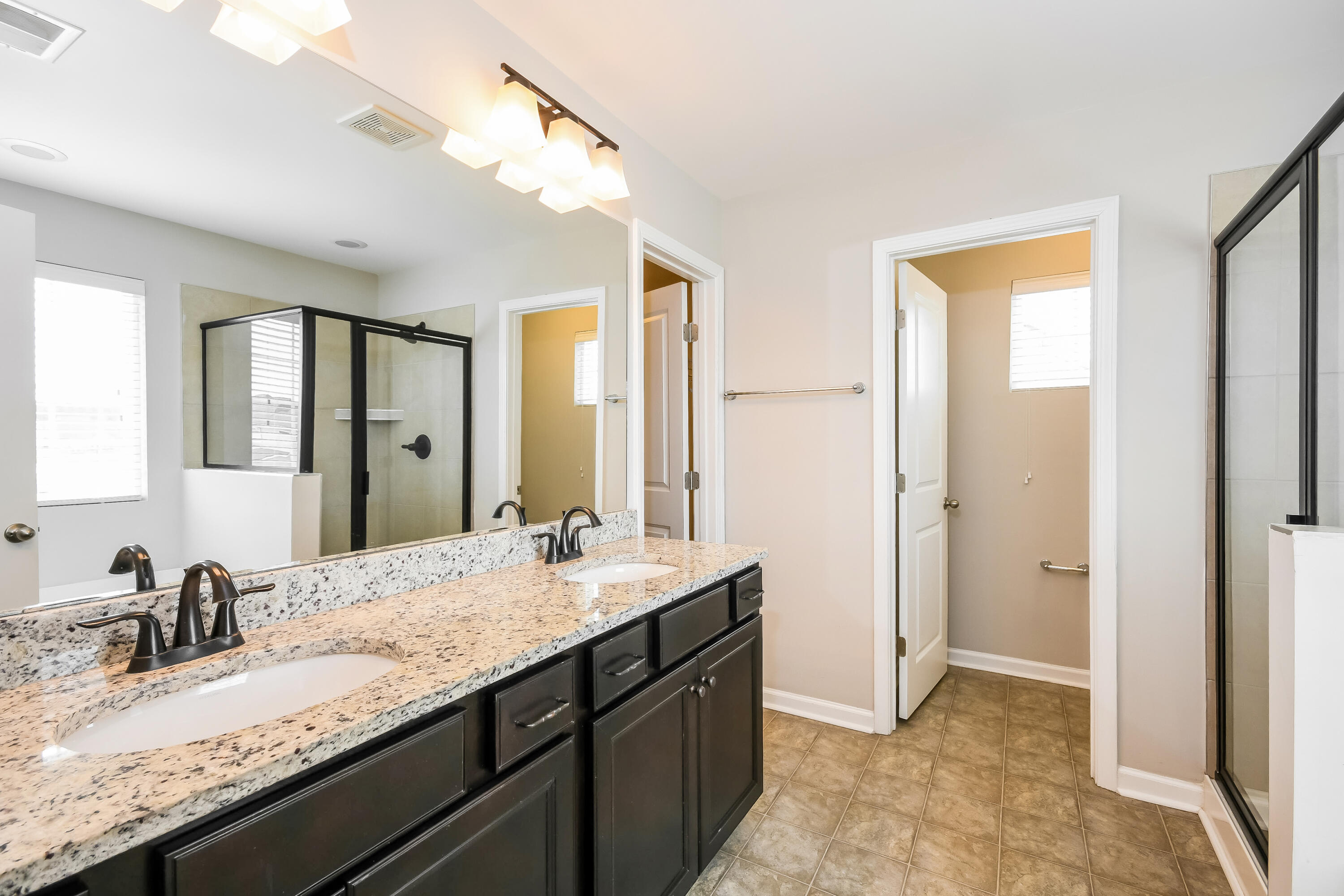479 Spectrum Road Summerville, SC 29486 - Photo 13 of 17 12-photo-Main-Bathroom-11bfa2bd-02de-405