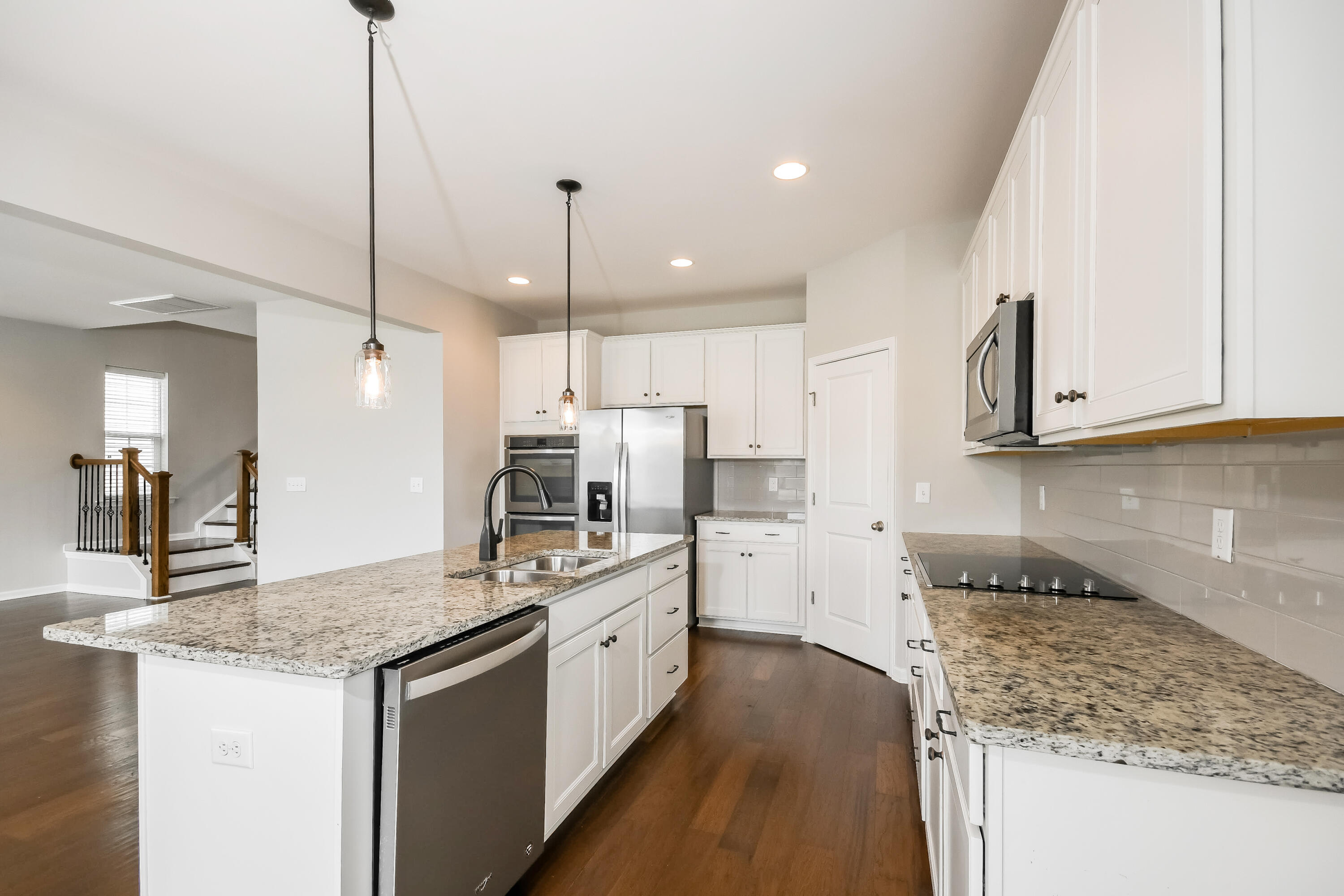 479 Spectrum Road Summerville, SC 29486 - Photo 3 of 17 8-photo-Kitchen-1389a189-9a2a-4808-b597-