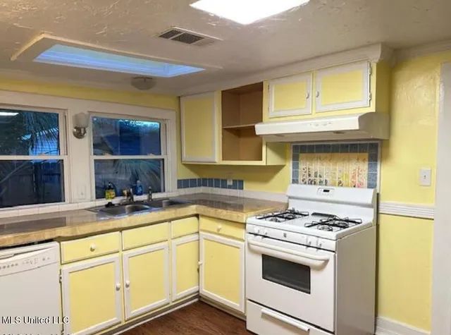 $179,000 | 153 St Peter Street, Biloxi, MS 39530