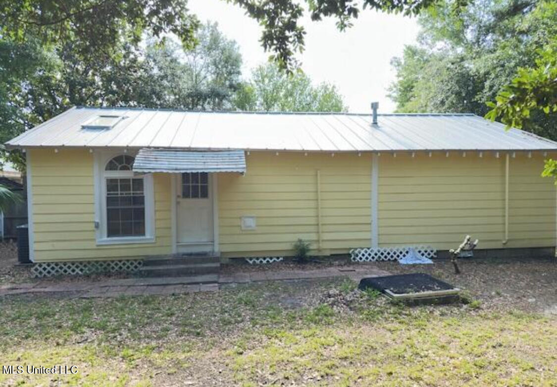 153 St Peter Street Biloxi, MS 39530 - Photo 5 of 18 IMG_4563