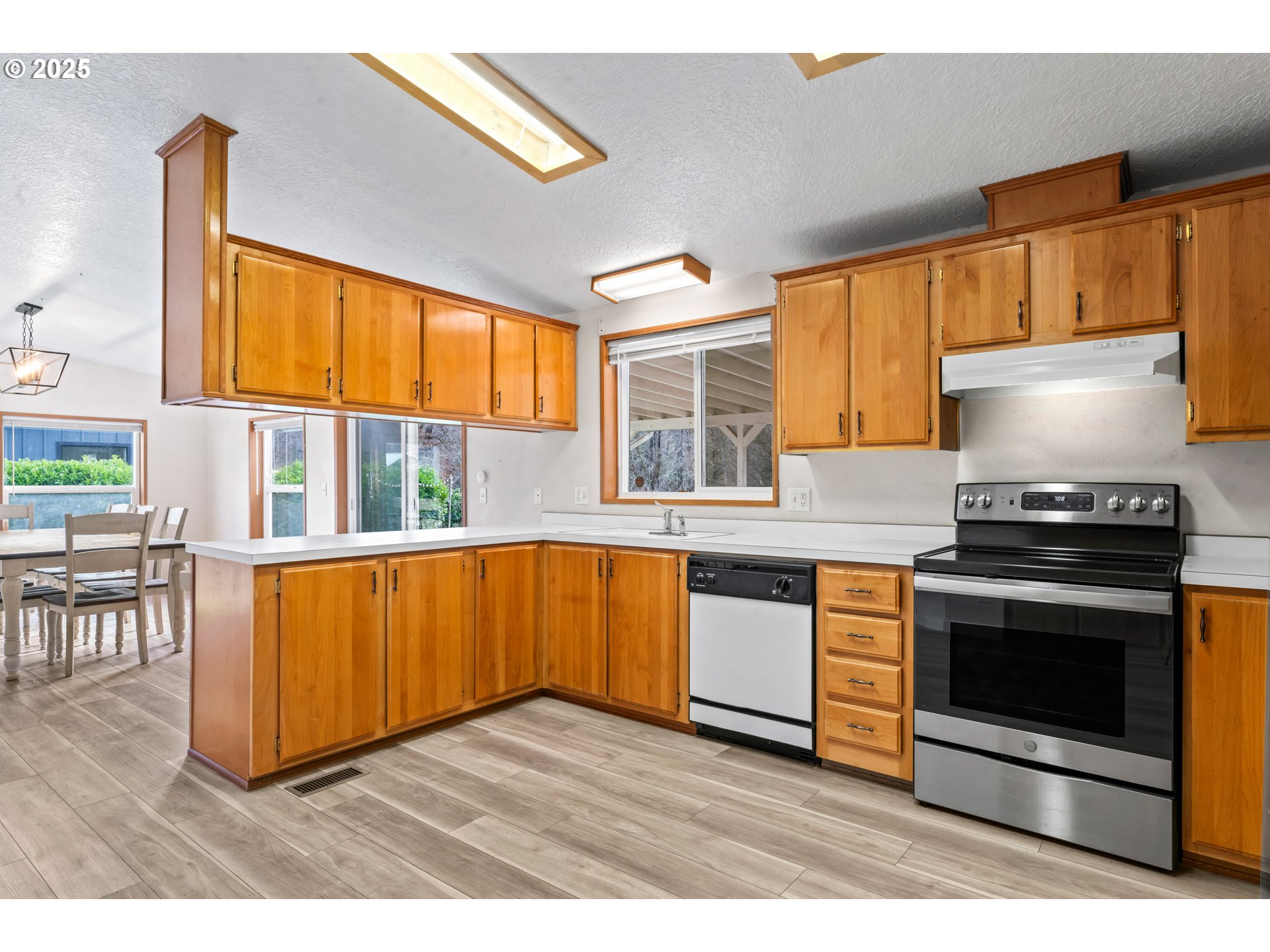 47520 Perkins Street Oakridge, OR 97463 - Photo 18 of 44 a kitchen with stainless steel appliances granite countertop a stove a sink and a refrigerator