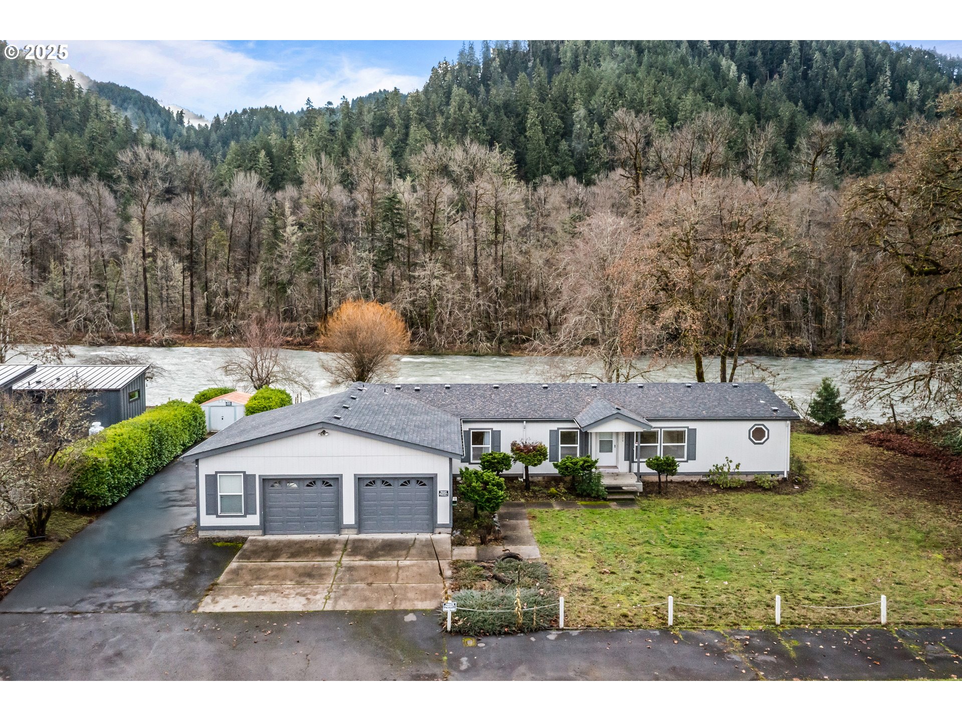 47520 Perkins Street Oakridge, OR 97463 - Photo 35 of 44 a aerial view of a house with a yard
