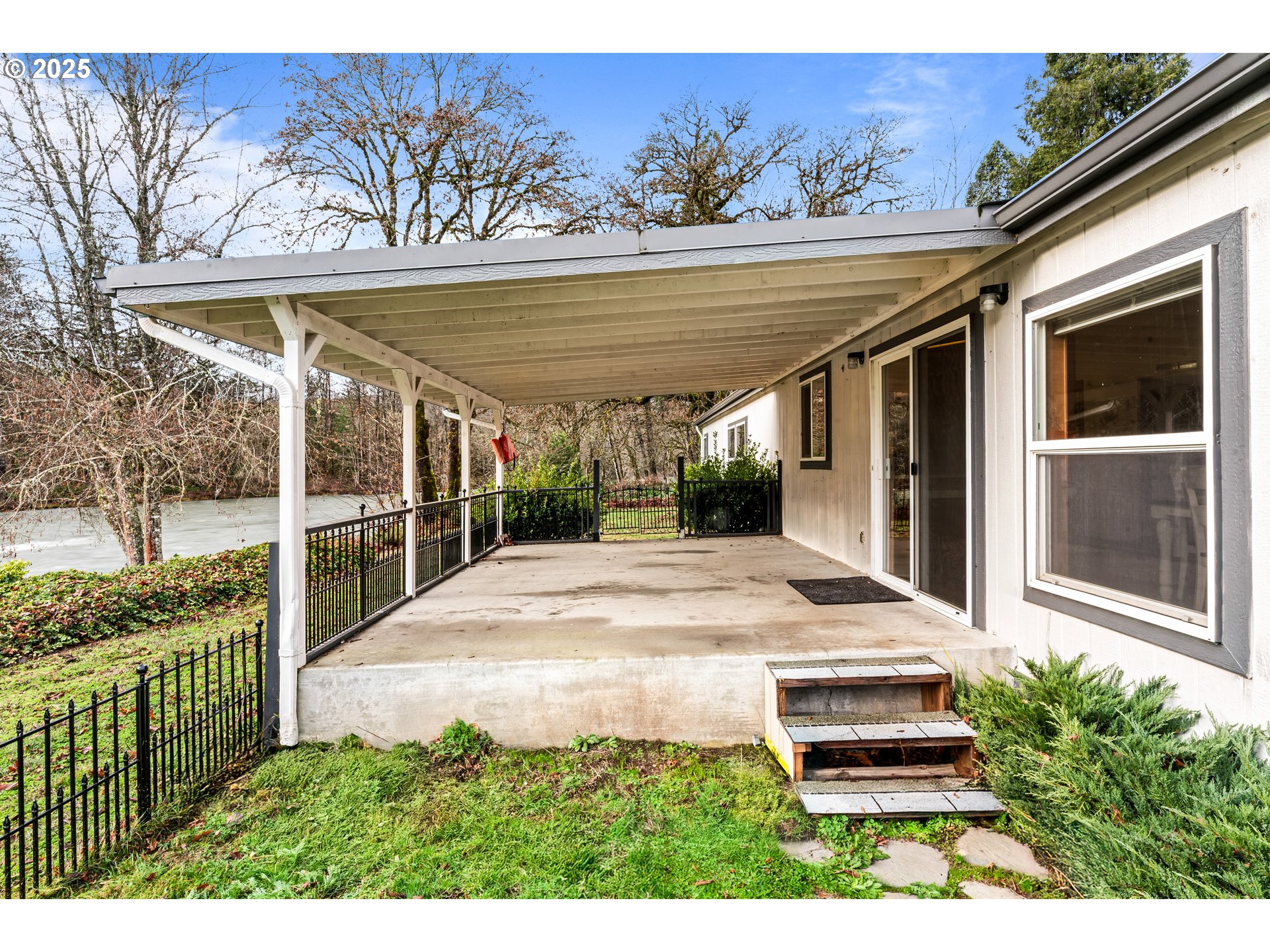 47520 Perkins Street Oakridge, OR 97463 - Photo 39 of 44 a view of a porch