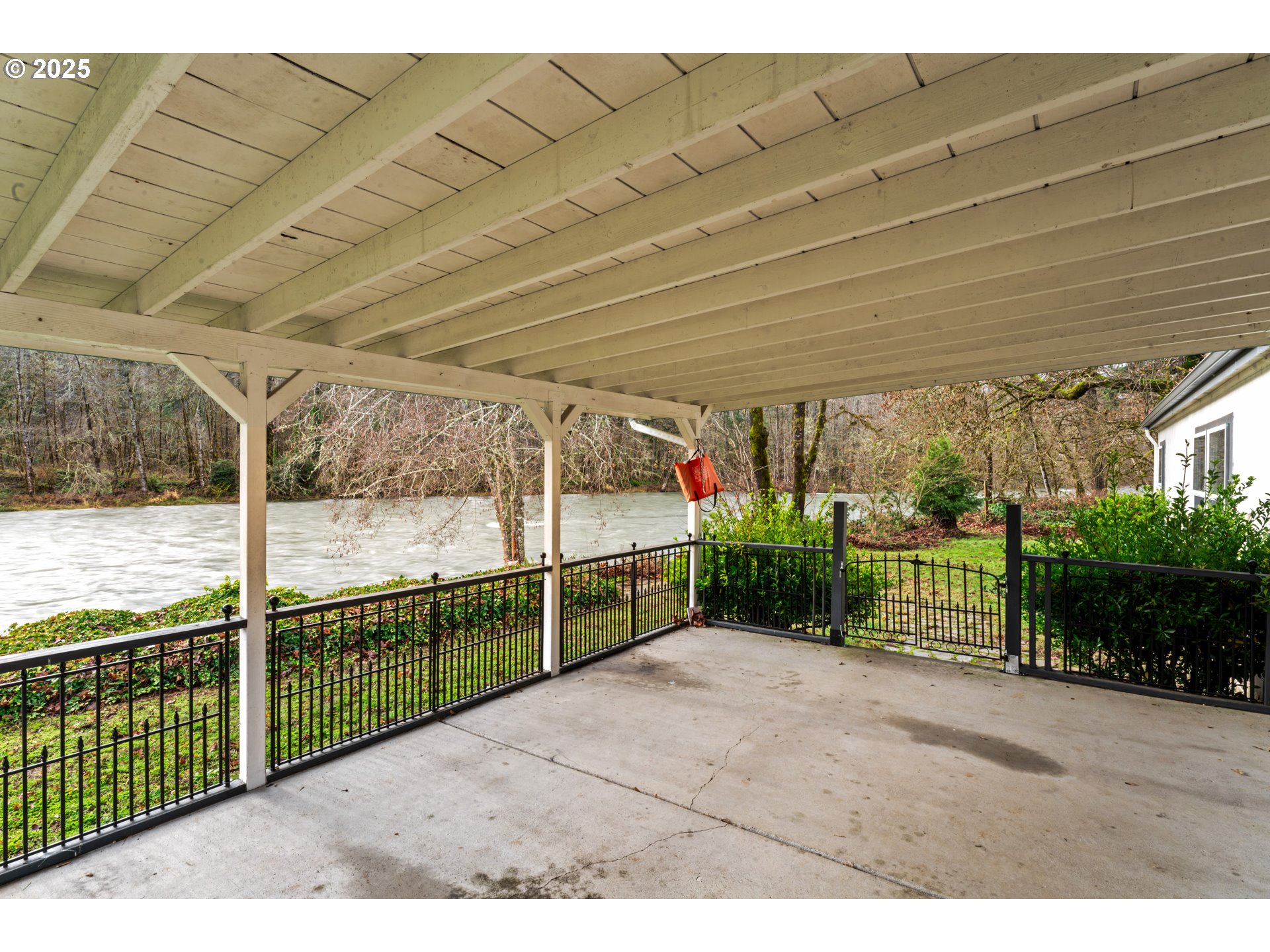 47520 Perkins Street Oakridge, OR 97463 - Photo 40 of 44 a view of a backyard