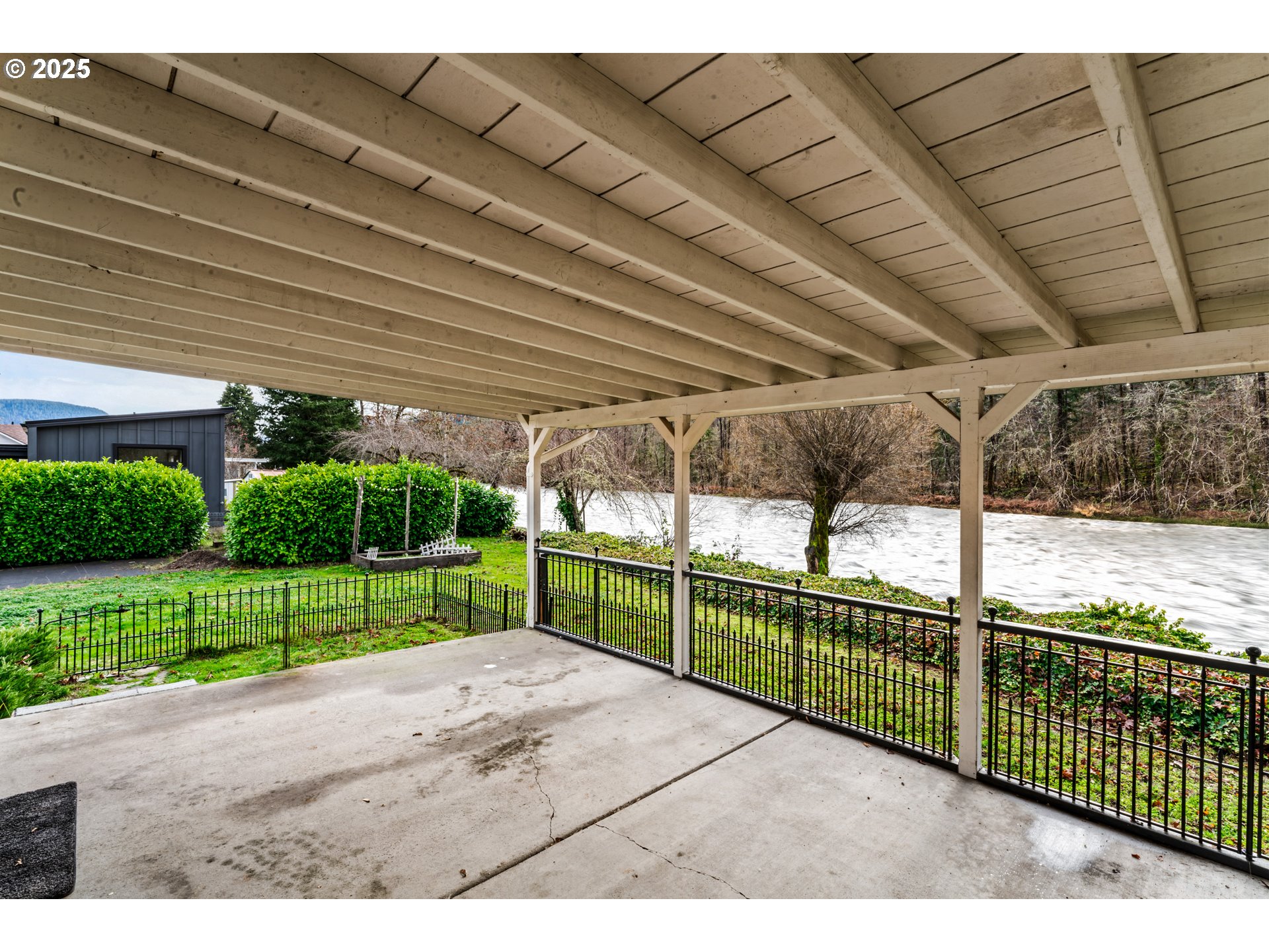 47520 Perkins Street Oakridge, OR 97463 - Photo 41 of 44 a view of a backyard