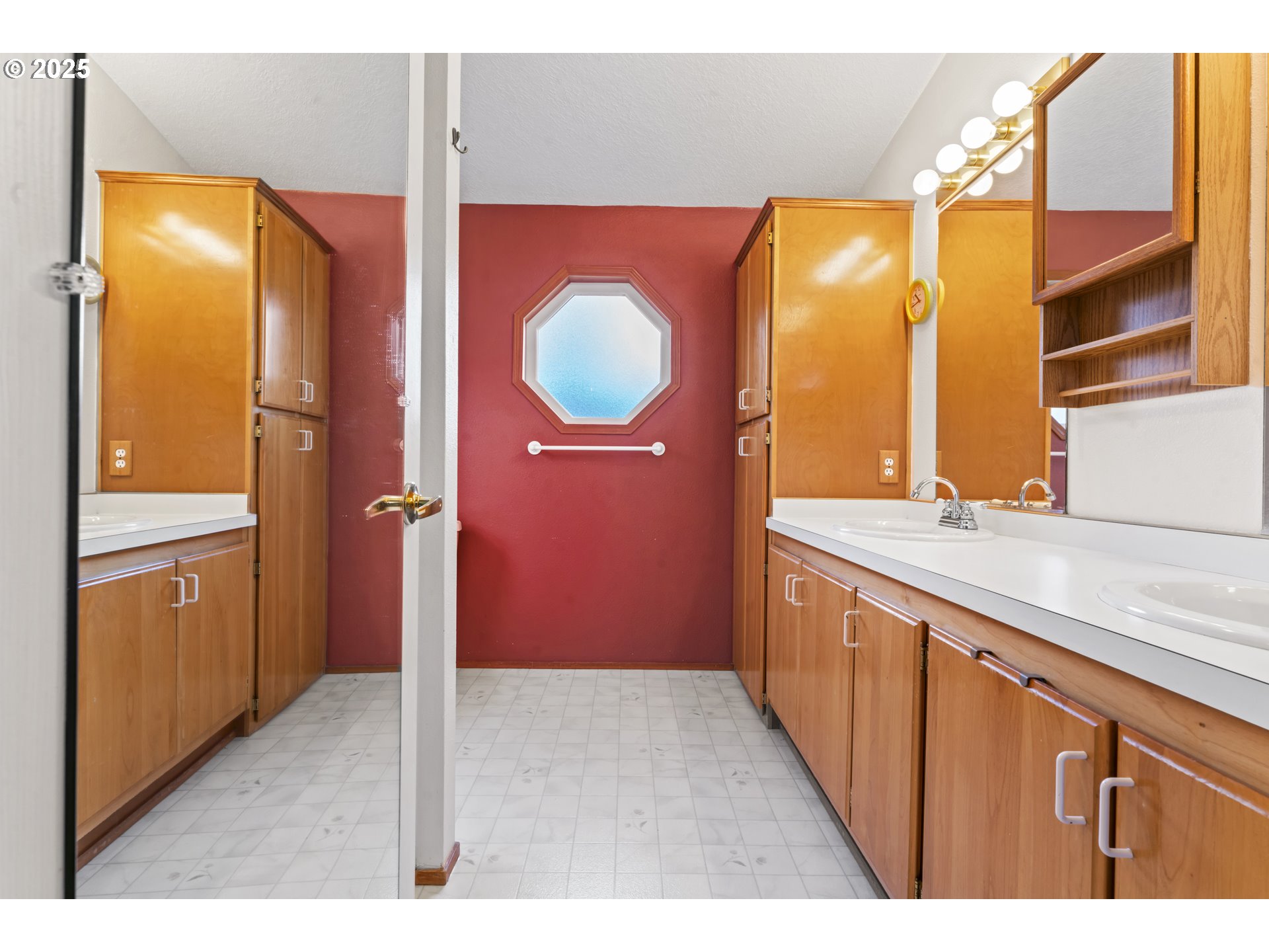 47520 Perkins Street Oakridge, OR 97463 - Photo 9 of 44 a bathroom with a sink a mirror and a shower