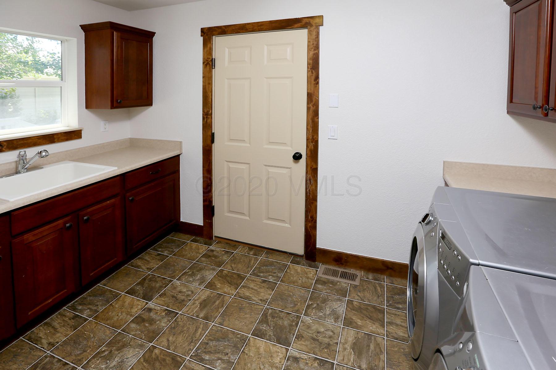 928 Sylvan Lake Road Eagle, CO 81631 - Photo 19 of 27 928_sylvan_lake_mudroom