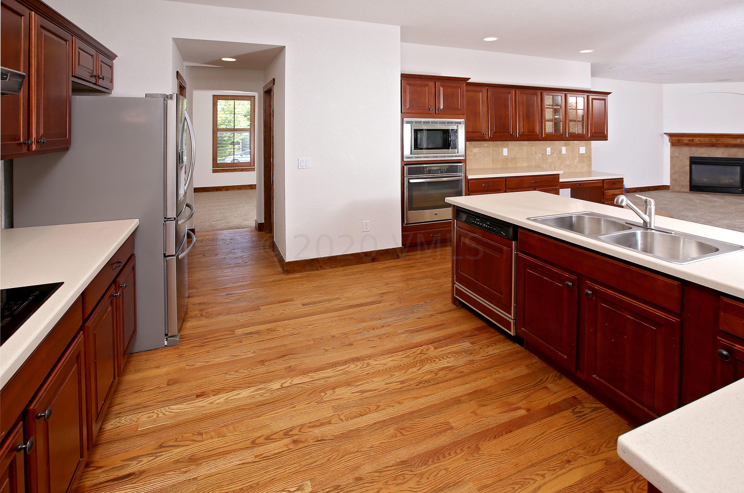 928 Sylvan Lake Road Eagle, CO 81631 - Photo 3 of 27 928_sylvan_lake_kitchen_3
