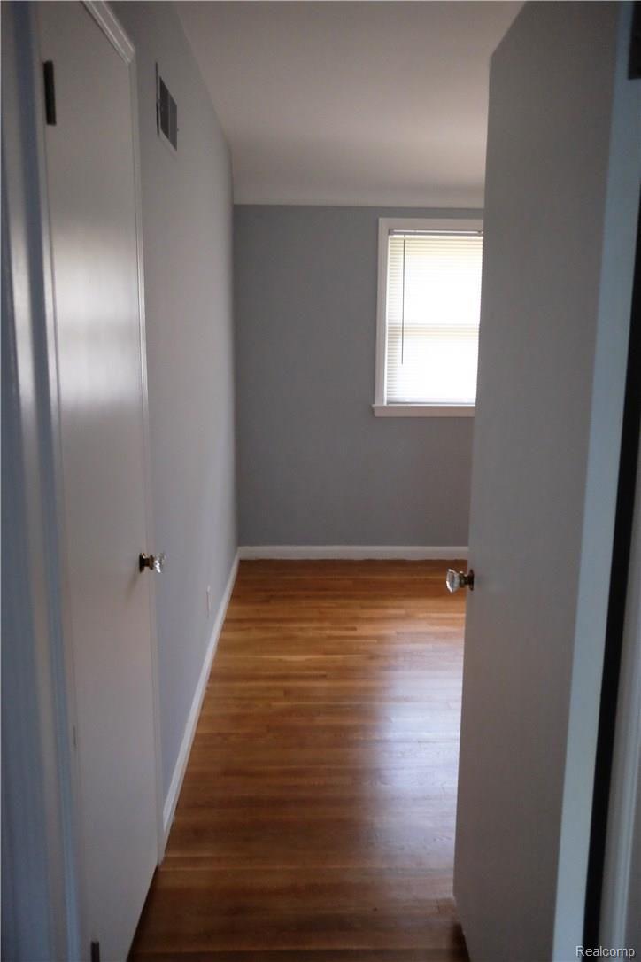 2046 Yorkshire Road Birmingham, MI 48009 - Photo 14 of 21 020.jpg