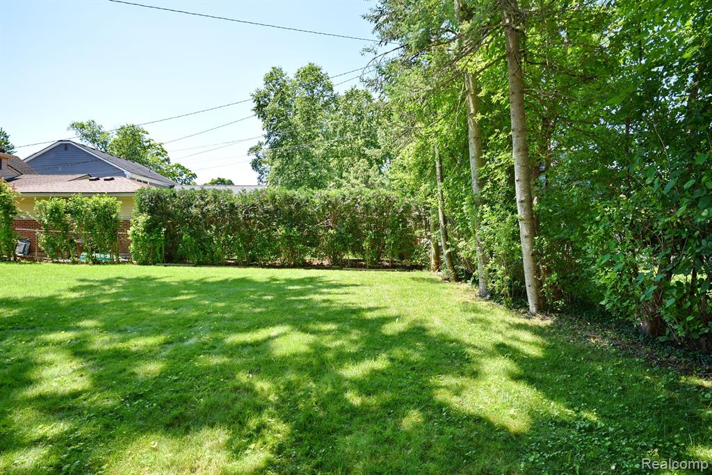 2453 Windemere Road Birmingham, MI 48009 - Photo 37 of 40
