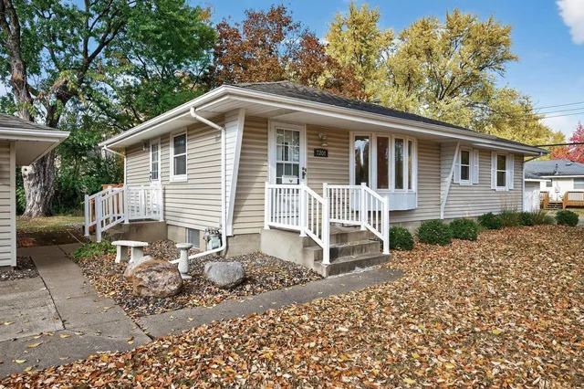 $2,850 | 7201 Kentucky Avenue North, Brooklyn Park, MN 55428