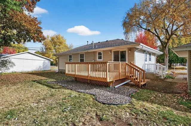 $2,850 | 7201 Kentucky Avenue North, Brooklyn Park, MN 55428