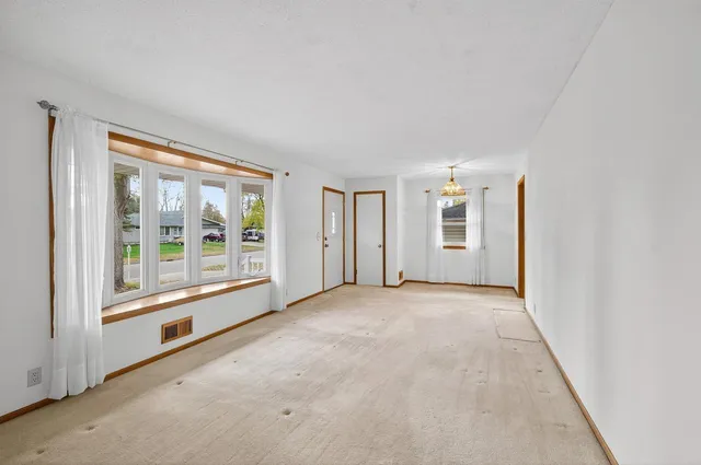 $2,850 | 7201 Kentucky Avenue North, Brooklyn Park, MN 55428