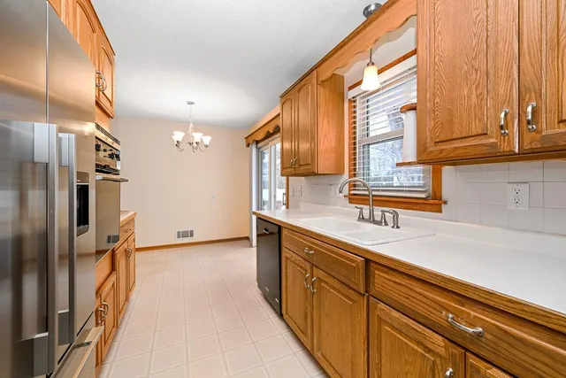 $2,850 | 7201 Kentucky Avenue North, Brooklyn Park, MN 55428