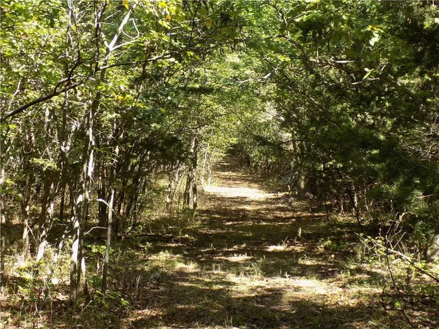 $476,000 | 2000 East E Road, Lacygne, KS 66040