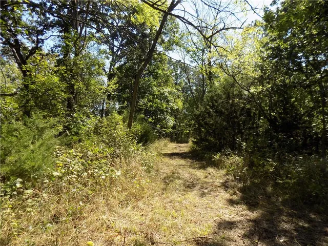 $476,000 | 2000 East E Road, Lacygne, KS 66040