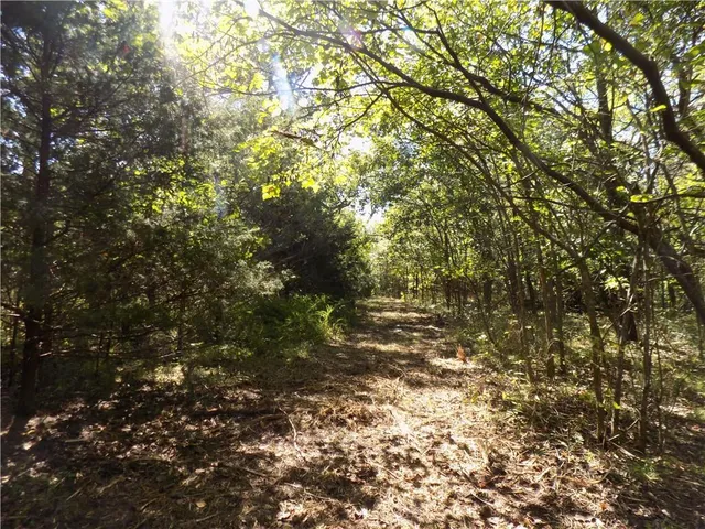 $476,000 | 2000 East E Road, Lacygne, KS 66040