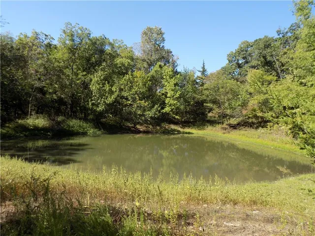 $476,000 | 2000 East E Road, Lacygne, KS 66040