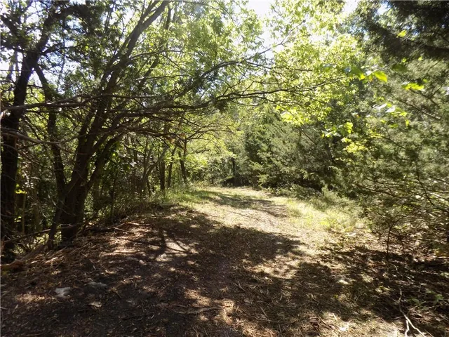 $476,000 | 2000 East E Road, Lacygne, KS 66040