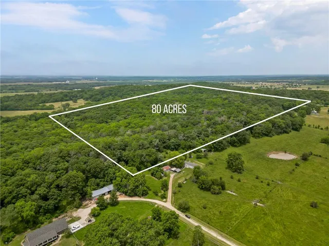 $476,000 | 2000 East E Road, Lacygne, KS 66040