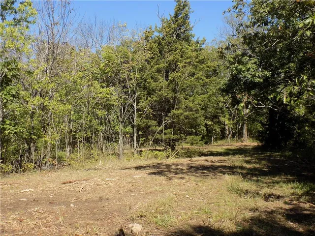 $476,000 | 2000 East E Road, Lacygne, KS 66040