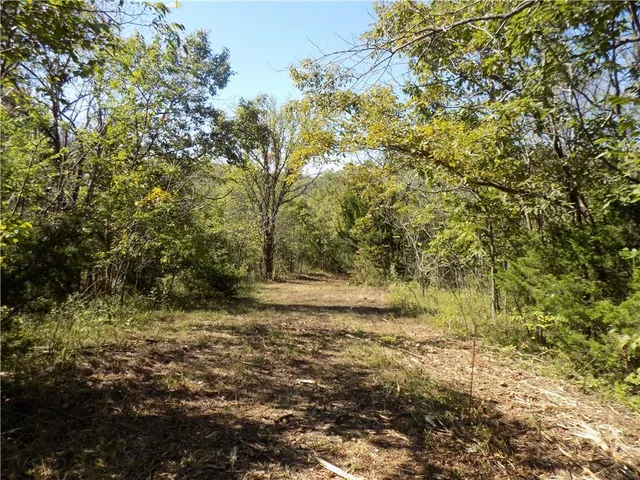 $476,000 | 2000 East E Road, Lacygne, KS 66040