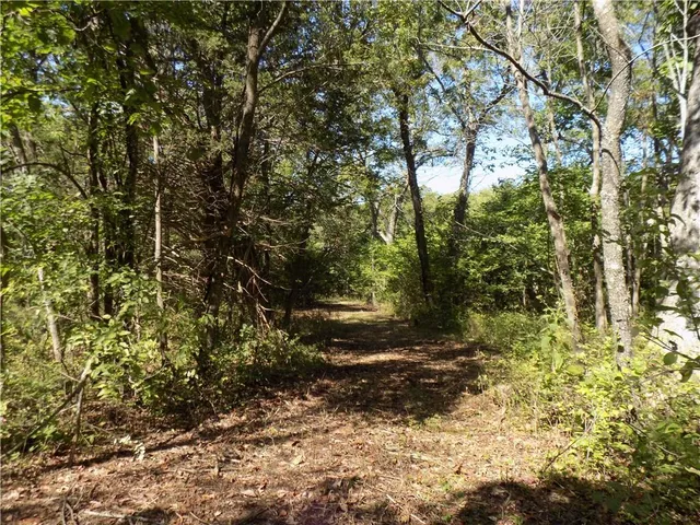 $476,000 | 2000 East E Road, Lacygne, KS 66040