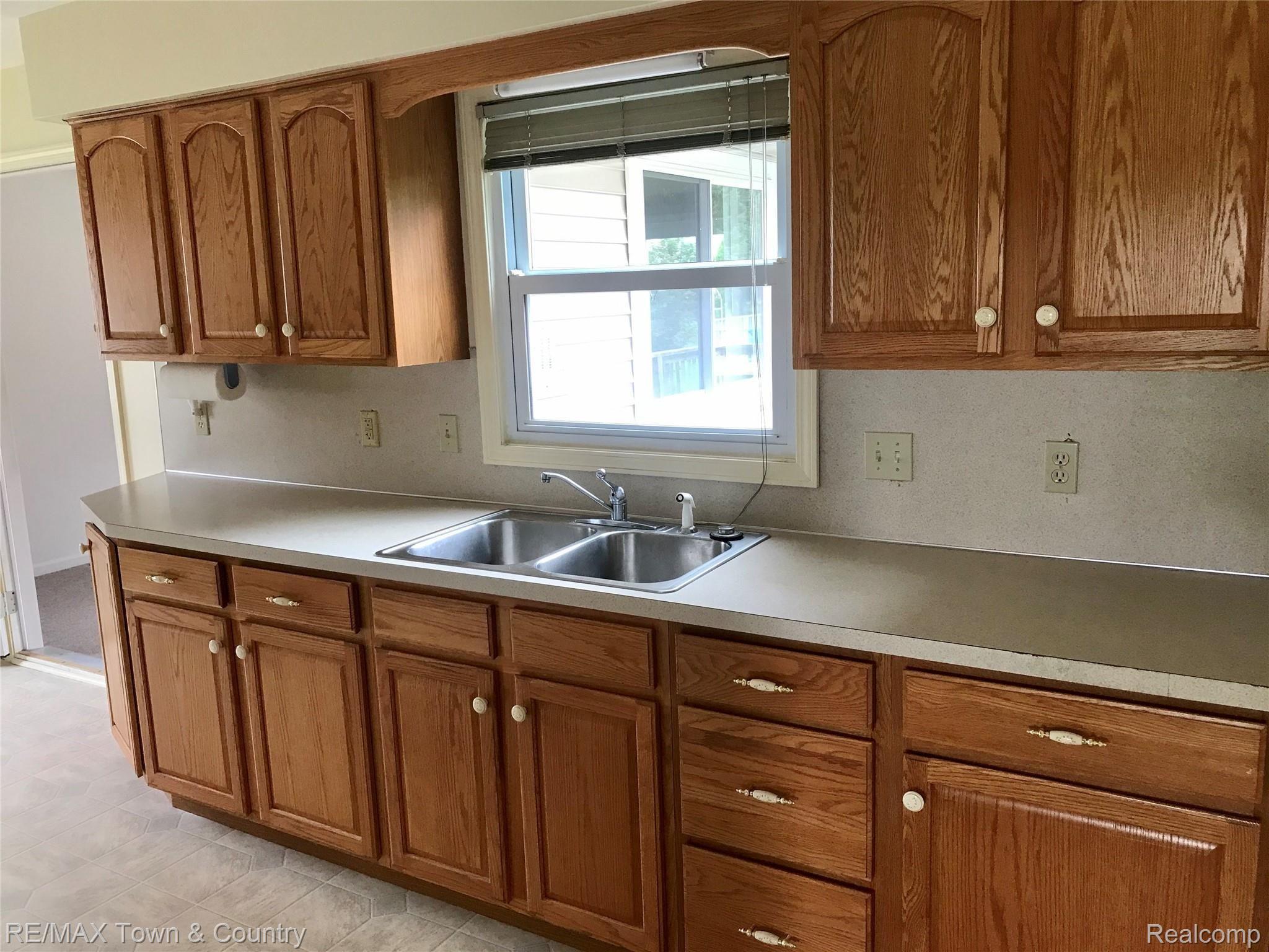 8340 Potter Road Flushing, MI 48433 - Photo 8 of 43 IMG-2333.jpg