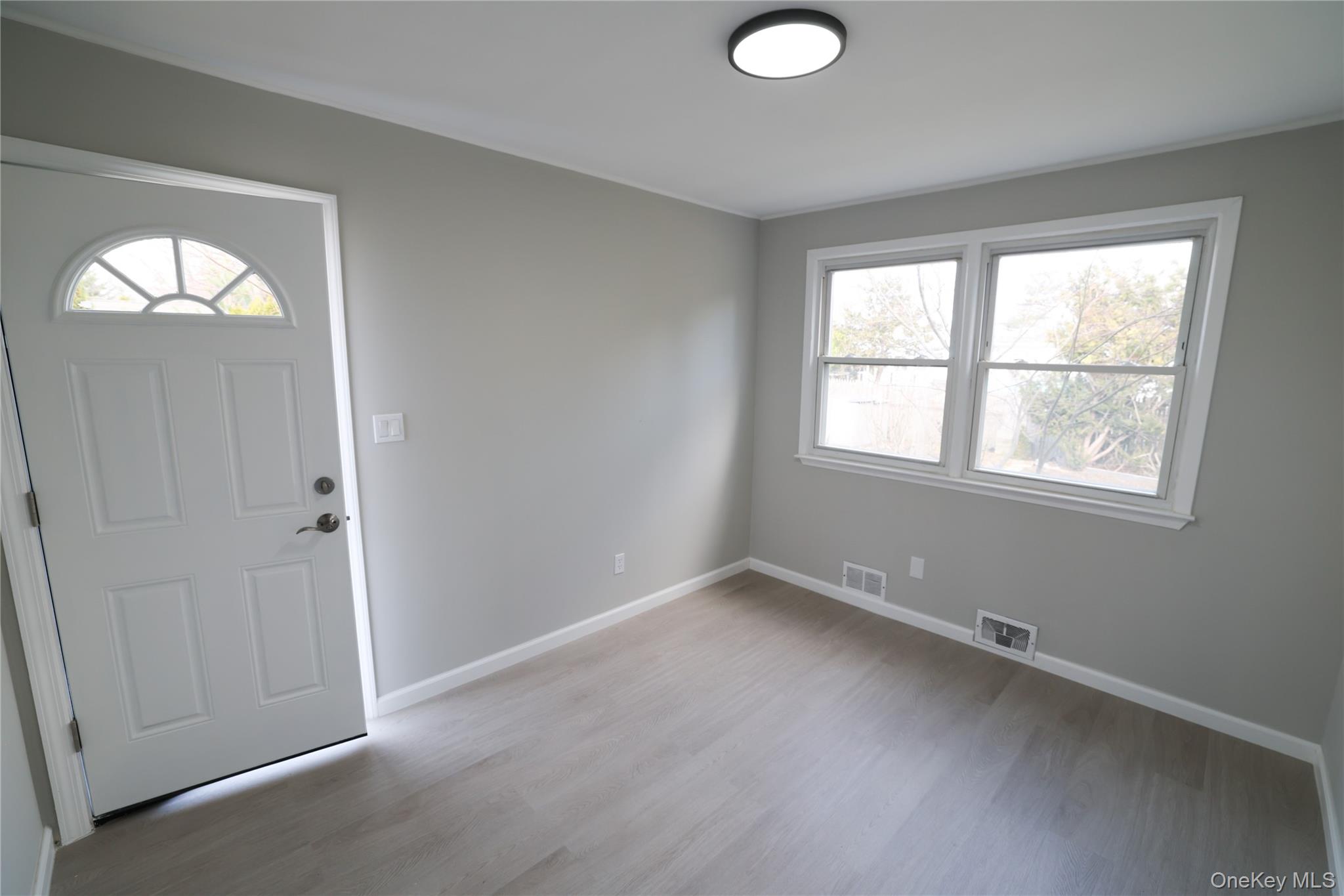 131 Ira Road Syosset, NY 11791 - Photo 13 of 22