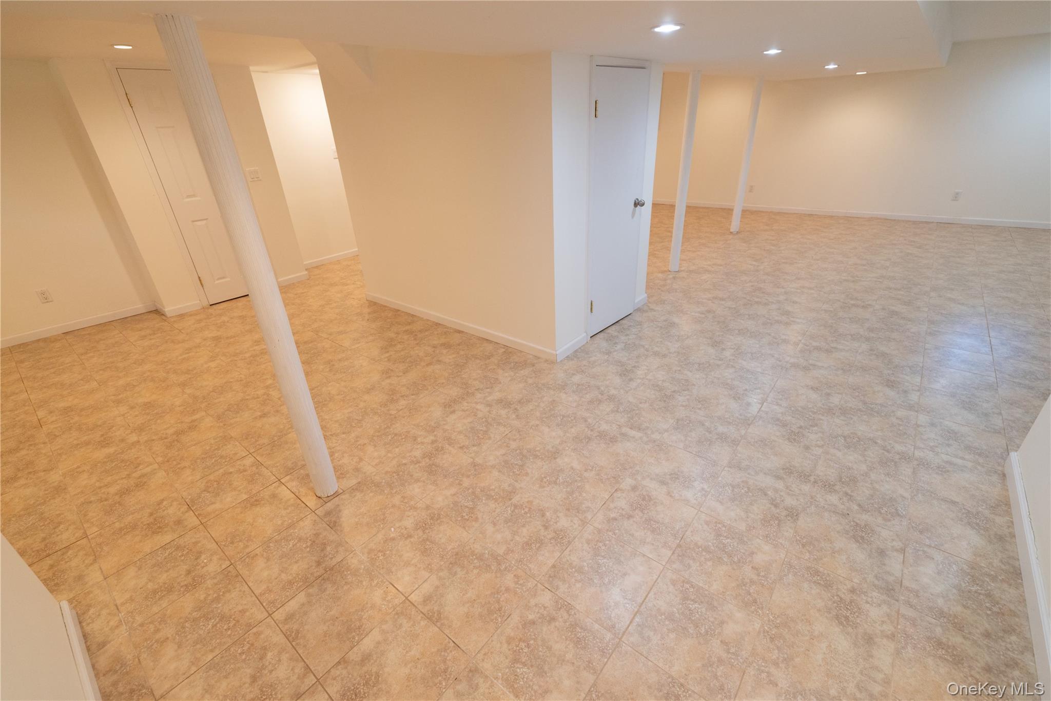 131 Ira Road Syosset, NY 11791 - Photo 17 of 22