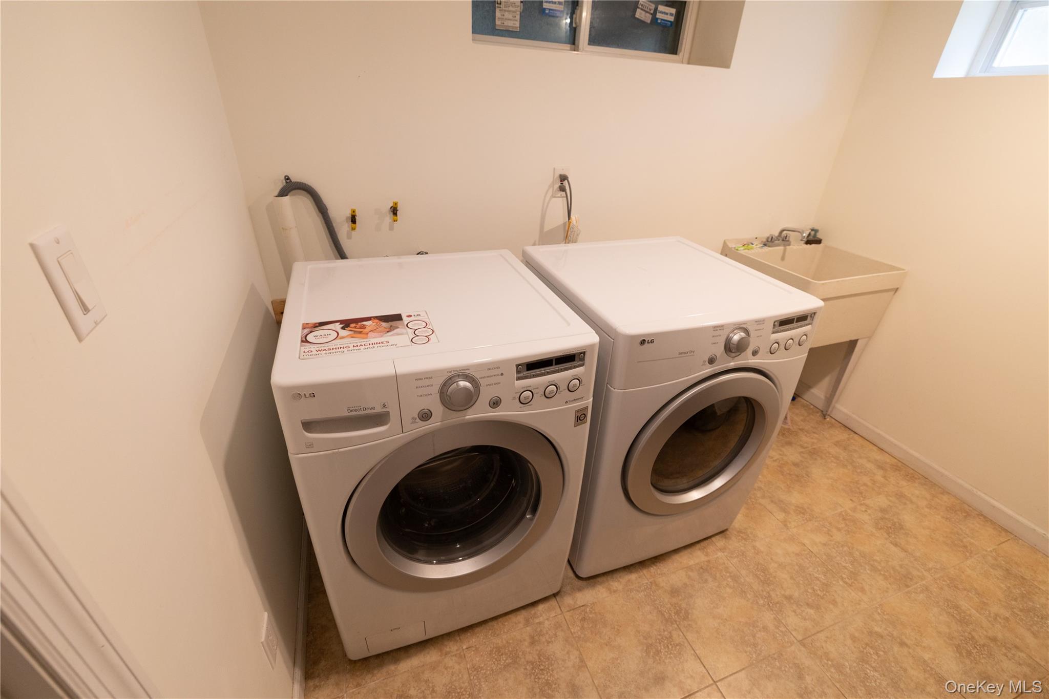 131 Ira Road Syosset, NY 11791 - Photo 19 of 22