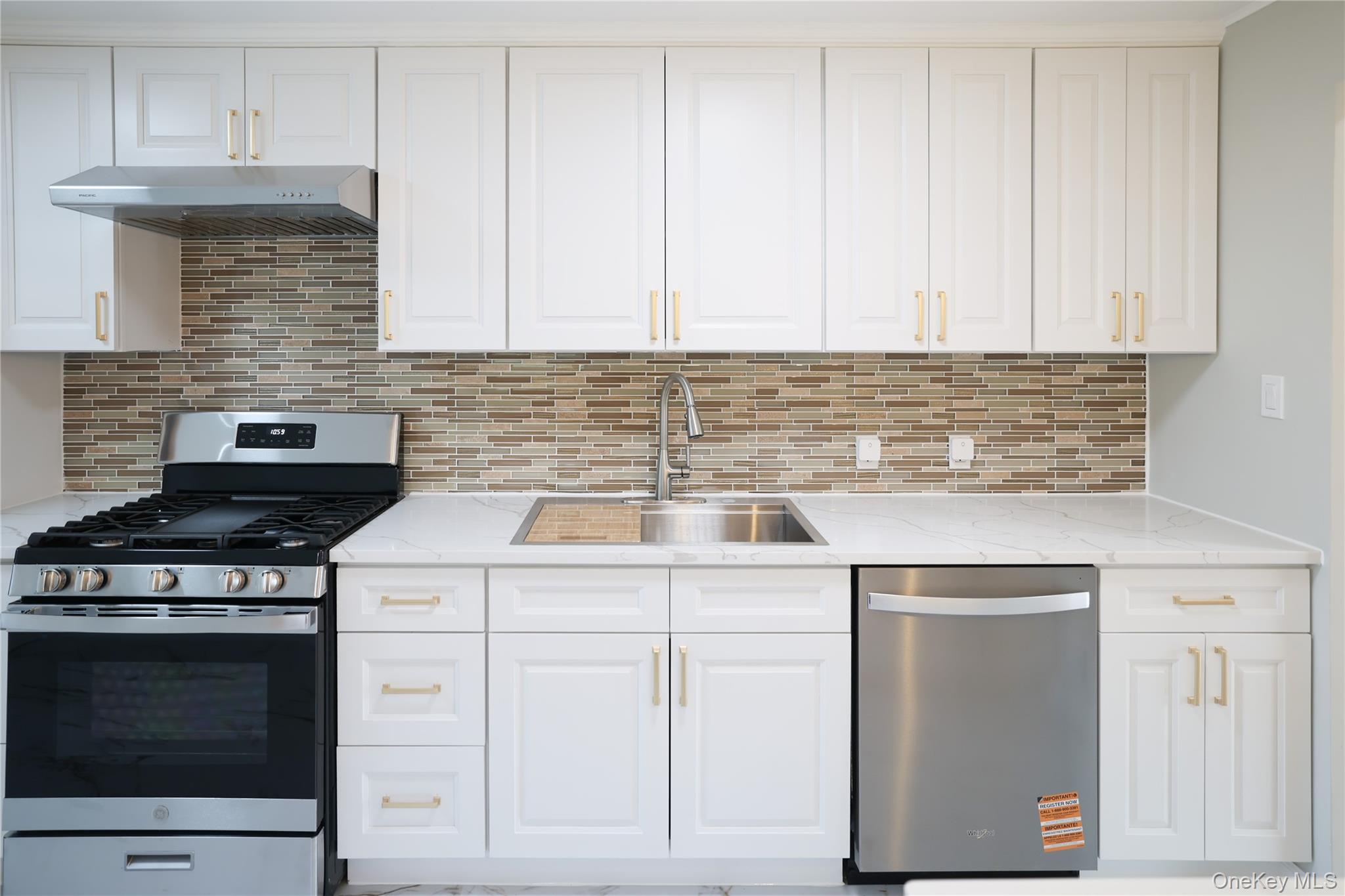 131 Ira Road Syosset, NY 11791 - Photo 7 of 22