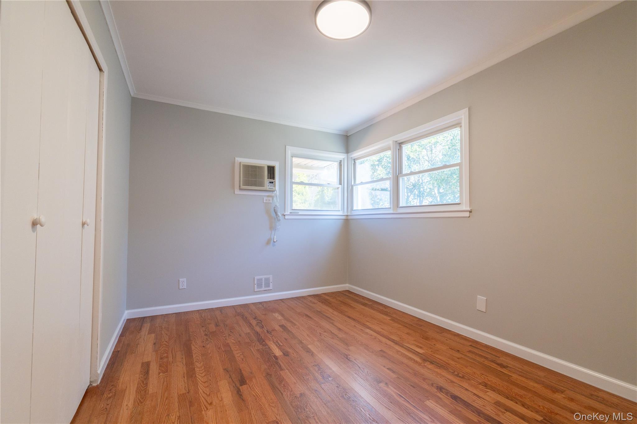 131 Ira Road Syosset, NY 11791 - Photo 10 of 22