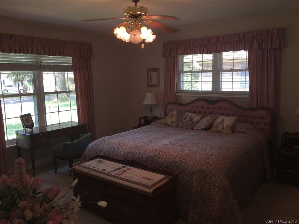 759 Lansdowne Road Charlotte, NC 28270 - Photo 10 of 27 Gallery Image 10