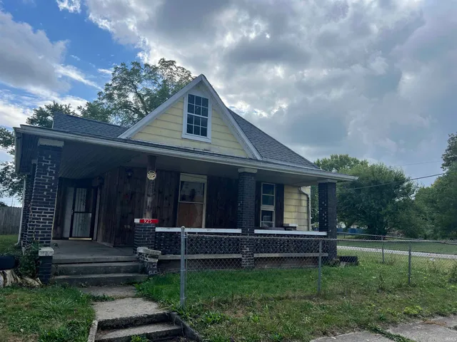 $69,500 | 925 West Powers Street, Muncie, IN 47305
