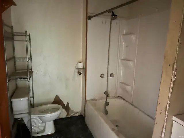 $69,500 | 925 West Powers Street, Muncie, IN 47305