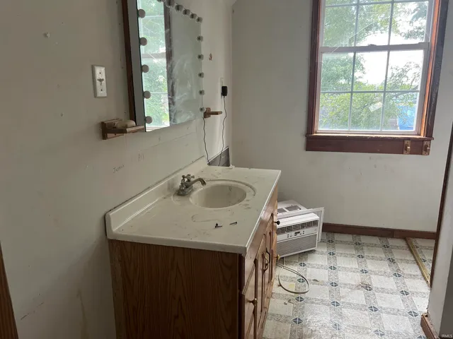 $69,500 | 925 West Powers Street, Muncie, IN 47305