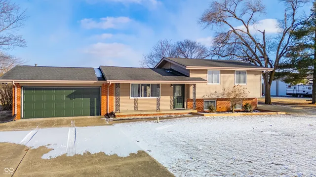 $385,000 | 8581 North 300 West, Fortville, IN 46040