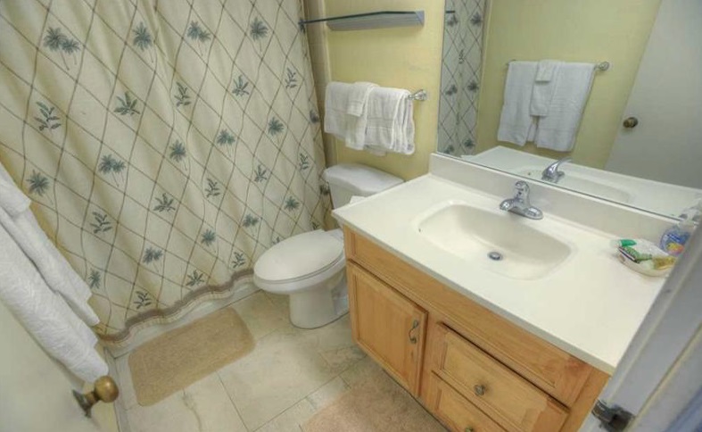 2191 South Kihei Road, Unit 2405 Kihei, HI 96753 - Photo 10 of 17 a bathroom with a sink and a mirror