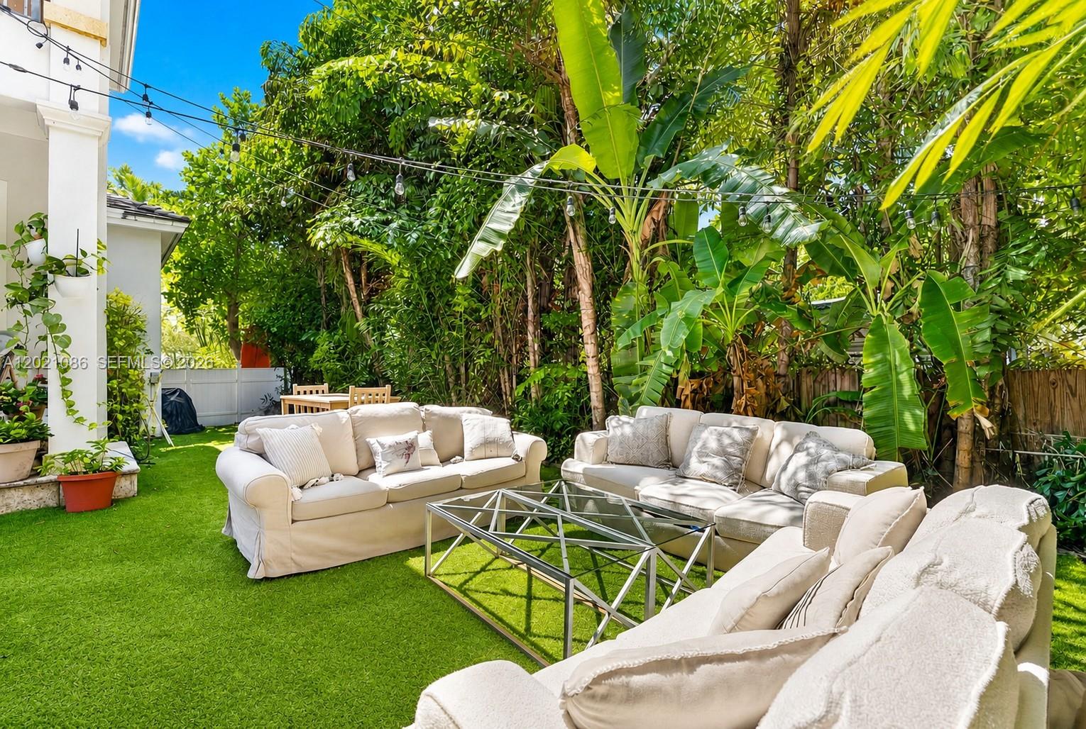 442 Ridgewood Road Key Biscayne, FL 33149 - Photo 8 of 35