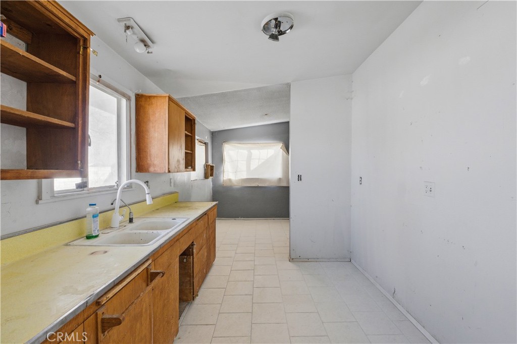 10380 Baker Road Lucerne Valley, CA 92356 - Photo 12 of 42