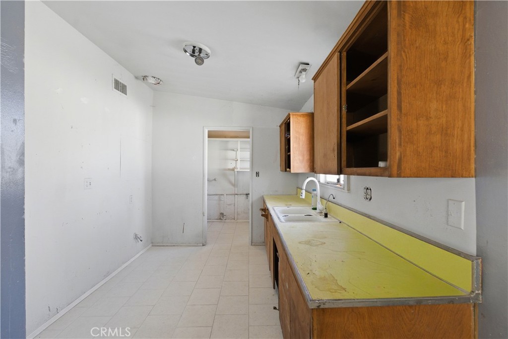 10380 Baker Road Lucerne Valley, CA 92356 - Photo 9 of 42