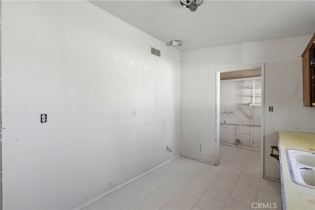 10380 Baker Road Lucerne Valley, CA 92356 - Photo 10 of 42