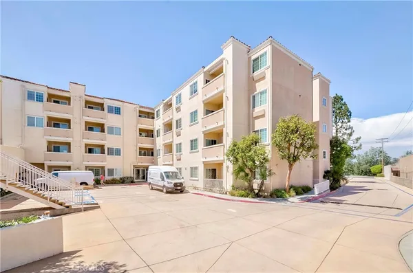$2,700 | 3120 Sepulveda Boulevard, Unit 112, Torrance, CA 90505