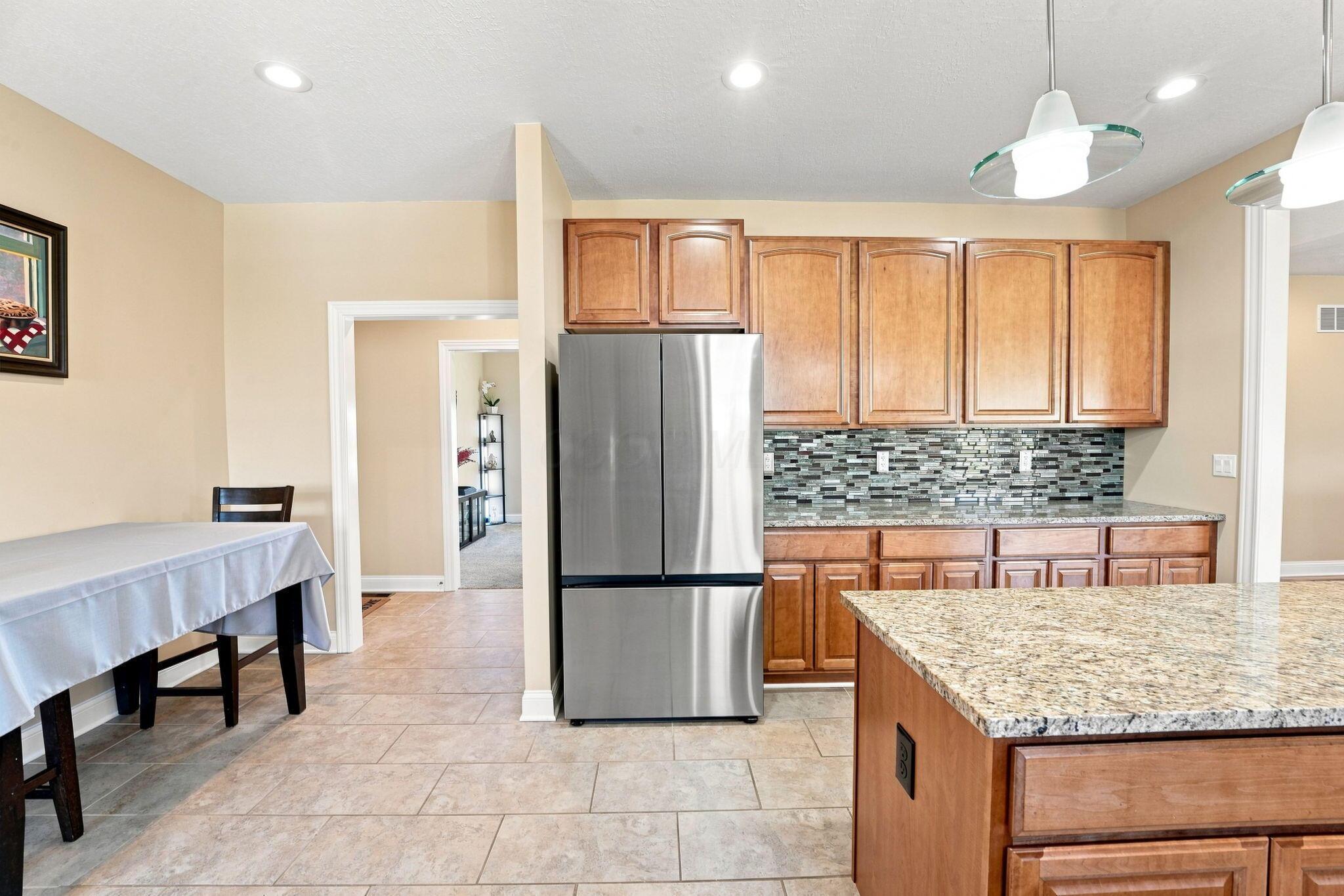 6548 Basil Western Road Northwest Carroll, OH 43112 - Photo 21 of 107 Kitchen with island